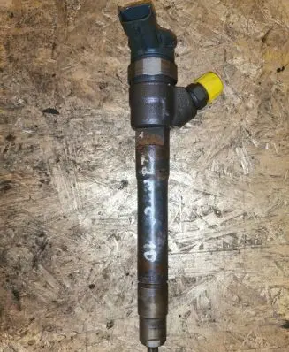 Renault Trafic III (X82) Fuel injector 0445110546