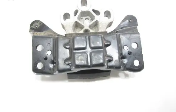 Volkswagen PASSAT B8 Engine mount bracket 5Q0199555T 31012017 A44A9P11030169