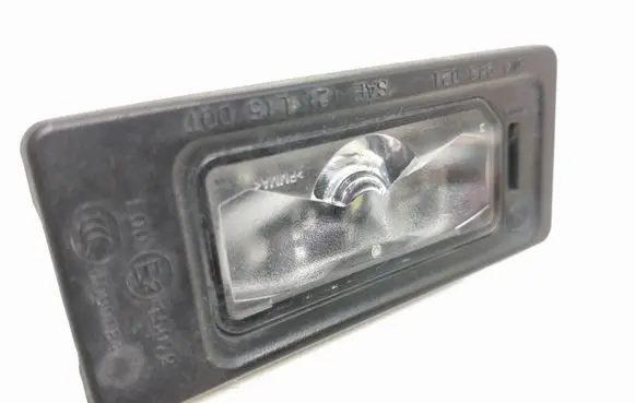 Volkswagen Tiguan Number plate light 5na943021 E215072