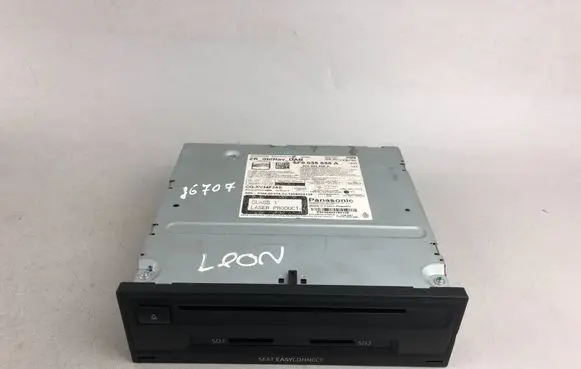 Seat Leon (5F) Radio/CD/DVD/GPS head unit 5F0035858A