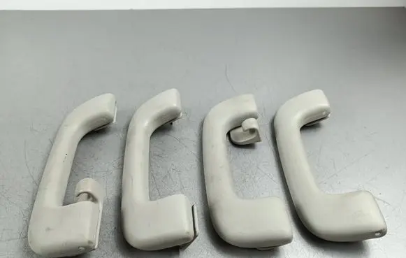 KIA Sorento IV A set of handles for the ceiling 