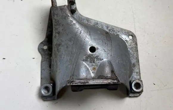 Audi A7 S7 4G Engine mounting bracket 4G0399059A
