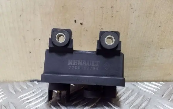 Volvo S40, V40 Glow plug pre-heat relay 7700107794