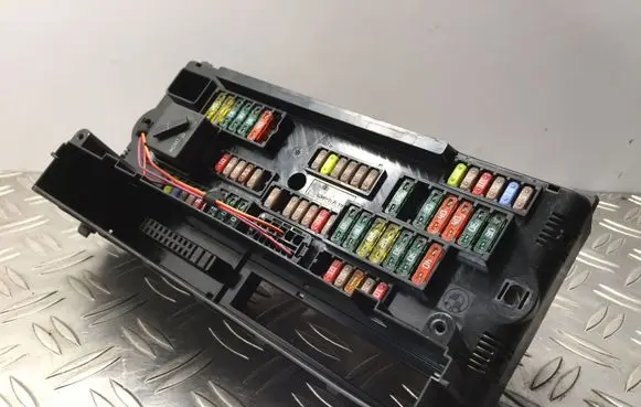 BMW 7 F01 F02 F03 F04 Fuse module 9252815 925281501