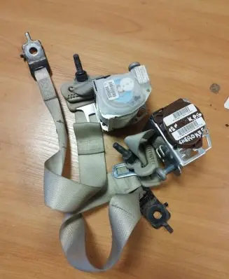 Jeep Grand Cherokee Rear seatbelt