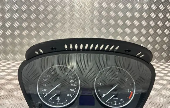 Speedometer (instrument cluster)