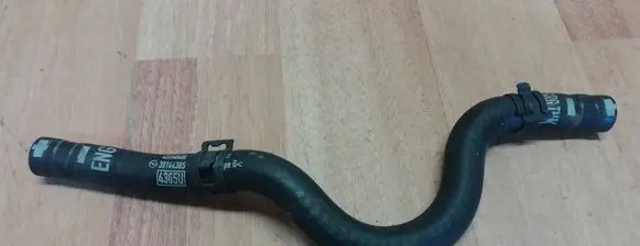 Engine coolant pipe/hose