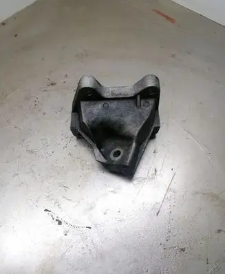 Jeep Grand Cherokee Engine mounting bracket