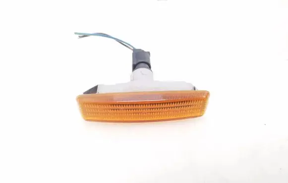 BMW 5 E39 Front fender indicator light 8360589