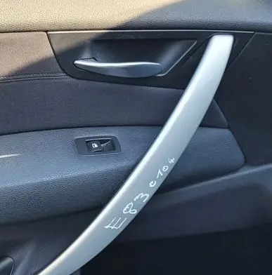 BMW X3 E83 Dash center air vent grill