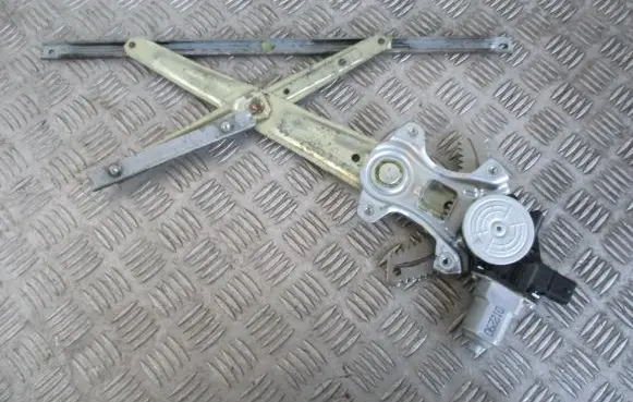 Mitsubishi ASX Front window lifting mechanism without motor