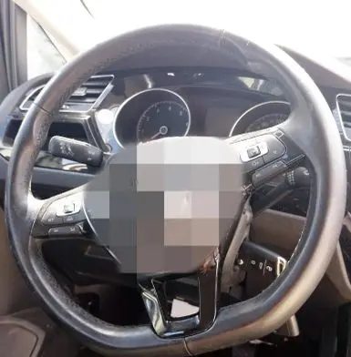 Volkswagen Touran III Steering wheel