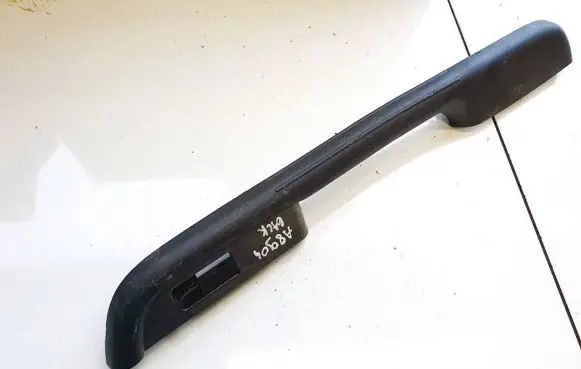 Nissan X-Trail T30 Front door window switch trim 829498h300x