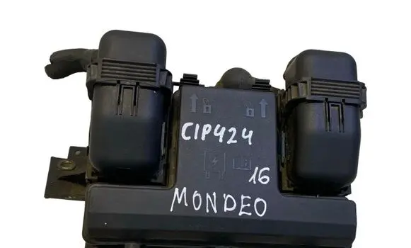 Ford Mondeo MK V Fuse box cover DG9T14A075AA F9T14A067EB