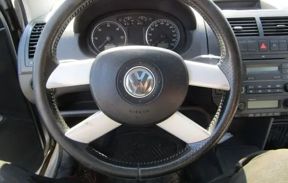 Volkswagen Polo IV 9N3 Steering wheel 