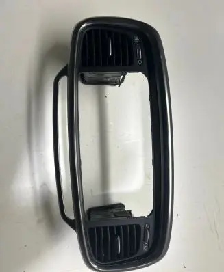 KIA Sorento Dash center air vent grill 84744C5910 1U17 180411