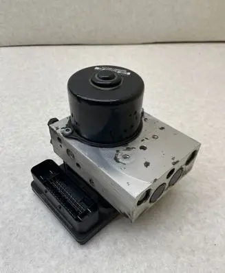 Volvo V70 ABS Pump 30793445 10092504153 00401396E0