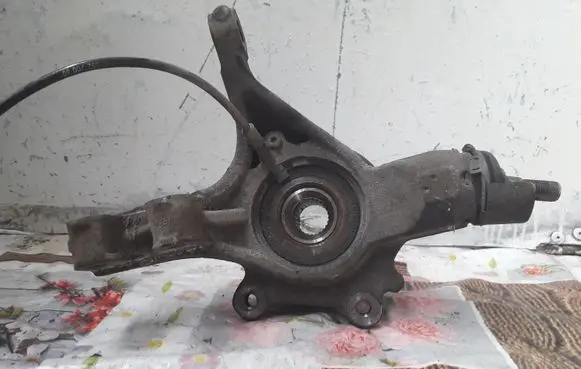 Citroen C4 I Front wheel hub