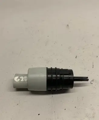 BMW 3 G20 G21 Windscreen/windshield washer pump 67127298309 7298309