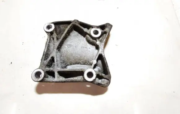 Honda Accord Engine mounting bracket