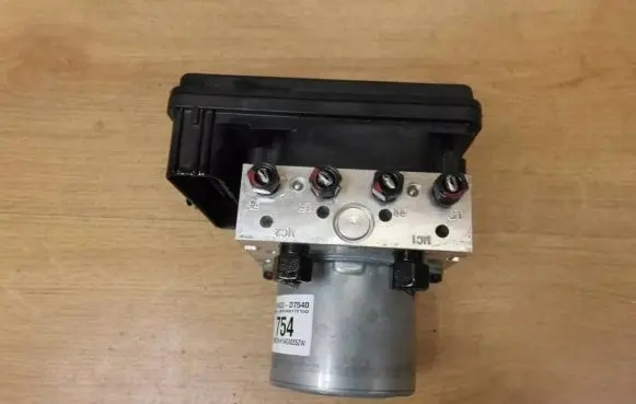 Hyundai Tucson TL ABS Pump 58920D7540 BE6008Y100