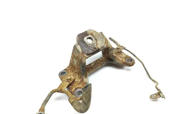 Toyota Land Cruiser (J200) Engine mounting bracket