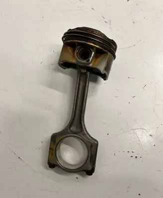 Peugeot 508 Piston with connecting rod 