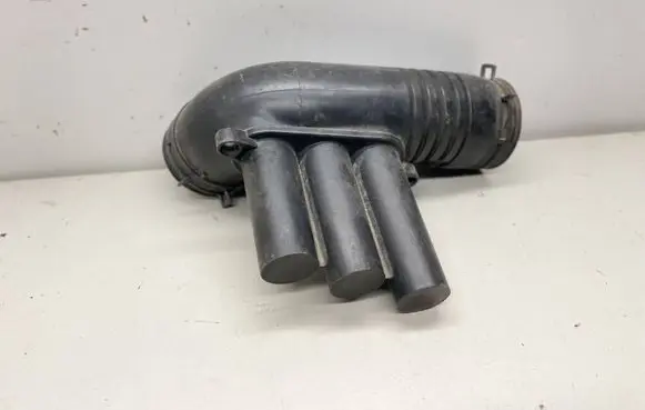 Volkswagen Jetta VI Air intake hose/pipe 04E129651C
