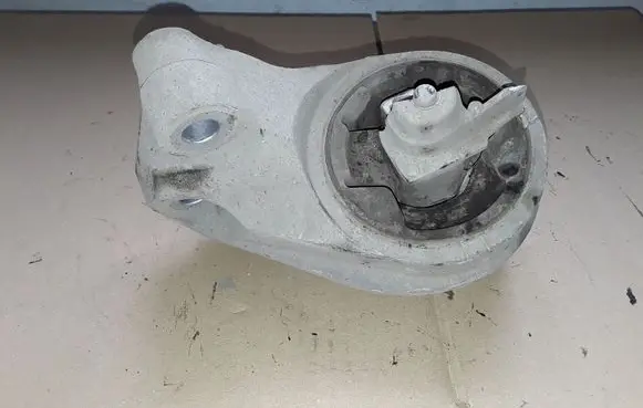 Chevrolet Captiva Engine mount bracket X01187