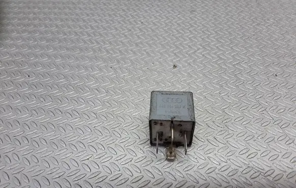 Volkswagen PASSAT B5 Other relay 443951253K