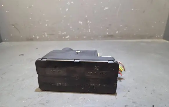 Audi A8 S8 D2 4D Central locking vacuum pump 4A0862257J