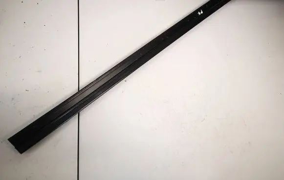 Skoda Octavia Mk1 (1U) Front door glass trim molding 1u4837471a