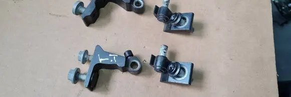 Rear door hinge set