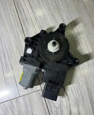 Nissan Juke II F16 Front door window regulator motor 807506PA1A
