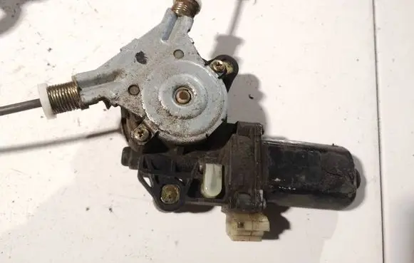 Hyundai Tiburon Front door window regulator motor