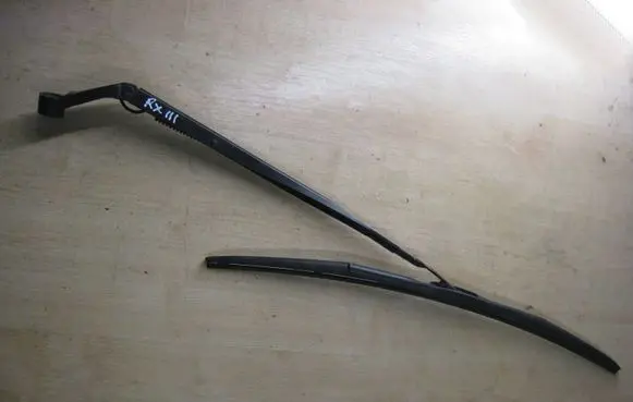 Lexus RX 450H Front wiper blade arm 852210E020