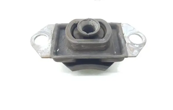 Nissan Qashqai Engine mount bracket