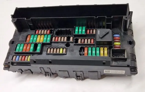 BMW 5 F10 F11 Fuse module 9252815