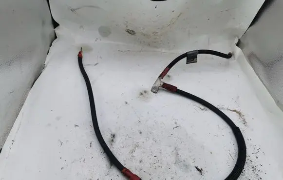 BMW X3 E83 Positive cable (battery) NOCODE