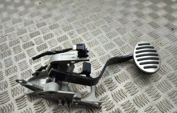 Mini One - Cooper Clubman R55 Brake pedal 6770614