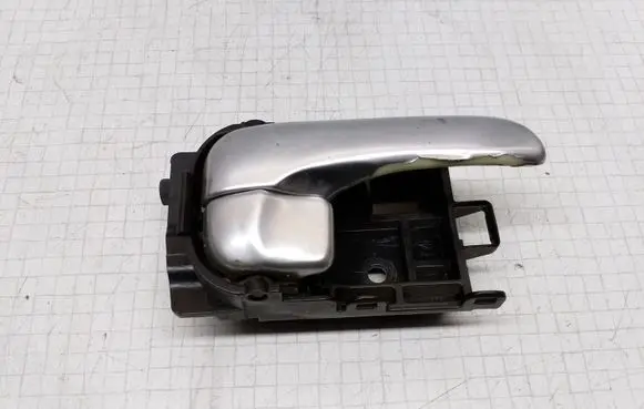 Nissan Almera N16 Front door interior handle