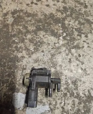 Volkswagen Tiguan Turbo solenoid valve 1K0906283A