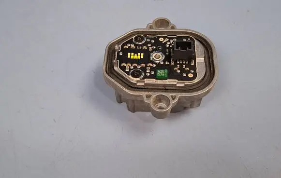 Volvo XC90 Headlight ballast module Xenon B132122B