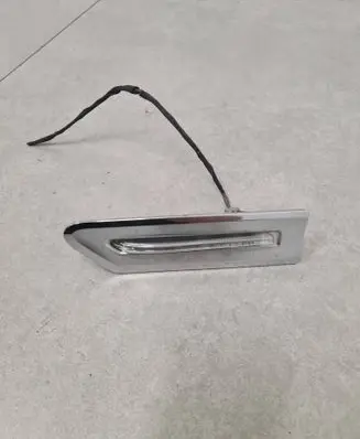 BMW 7 F01 F02 F03 F04 Front fender indicator light 6750100000 63137203371