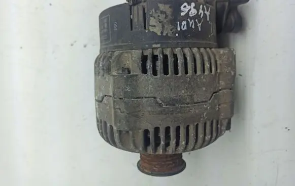 Audi A4 S4 B5 8D Generator/alternator 0123320021