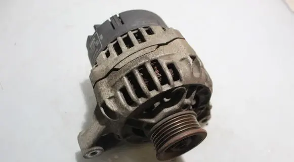 Audi A4 S4 B5 8D Generator/alternator 0123310022