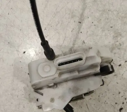 Citroen C2 Front door lock 