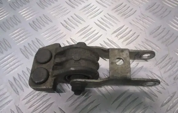 Volvo S60 Engine mounting bracket 9445335