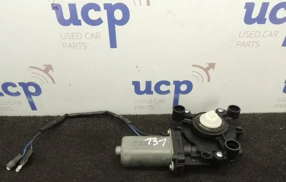 Volkswagen Golf IV Front door window regulator motor D131