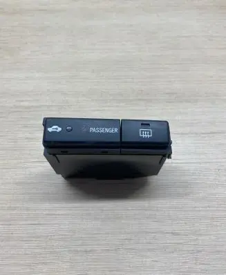 Toyota Avensis T250 Windscreen/window heater switch 8479005110D MS331200135